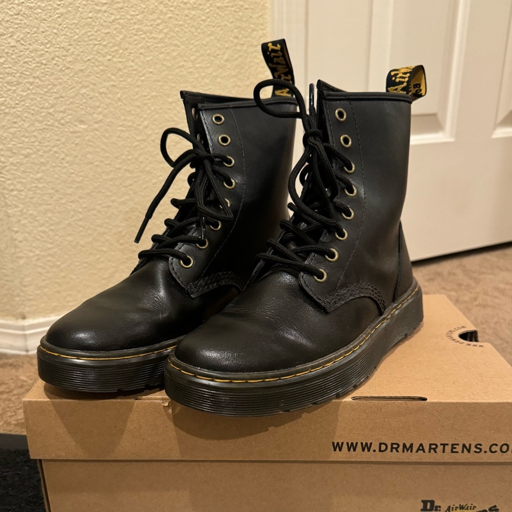 Doc marten Zavala